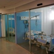 puerta hospitalaria